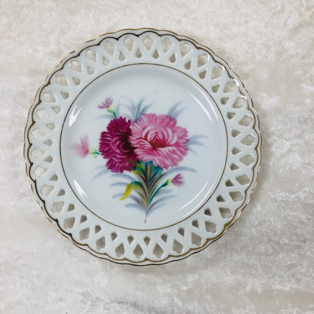 ! Vintage Decorative Plate with Flowers, Gold Edges, Hand Painted, Made in Japan